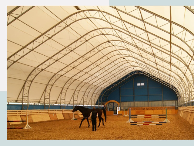 Строительство конных манежей в Югорске